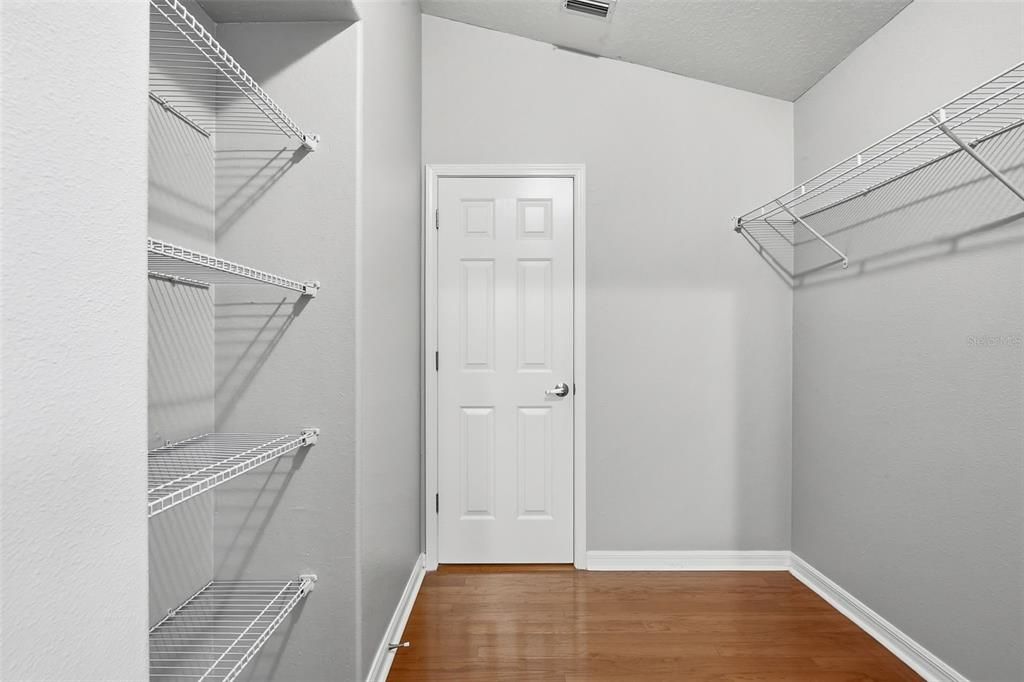 For Sale: $269,900 (2 beds, 1 baths, 1271 Square Feet)