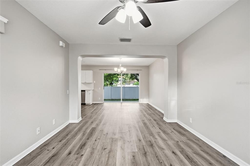 For Sale: $269,900 (2 beds, 1 baths, 1271 Square Feet)