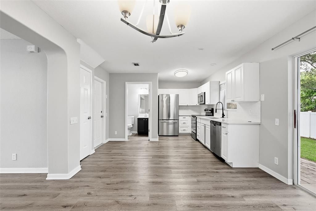 For Sale: $269,900 (2 beds, 1 baths, 1271 Square Feet)