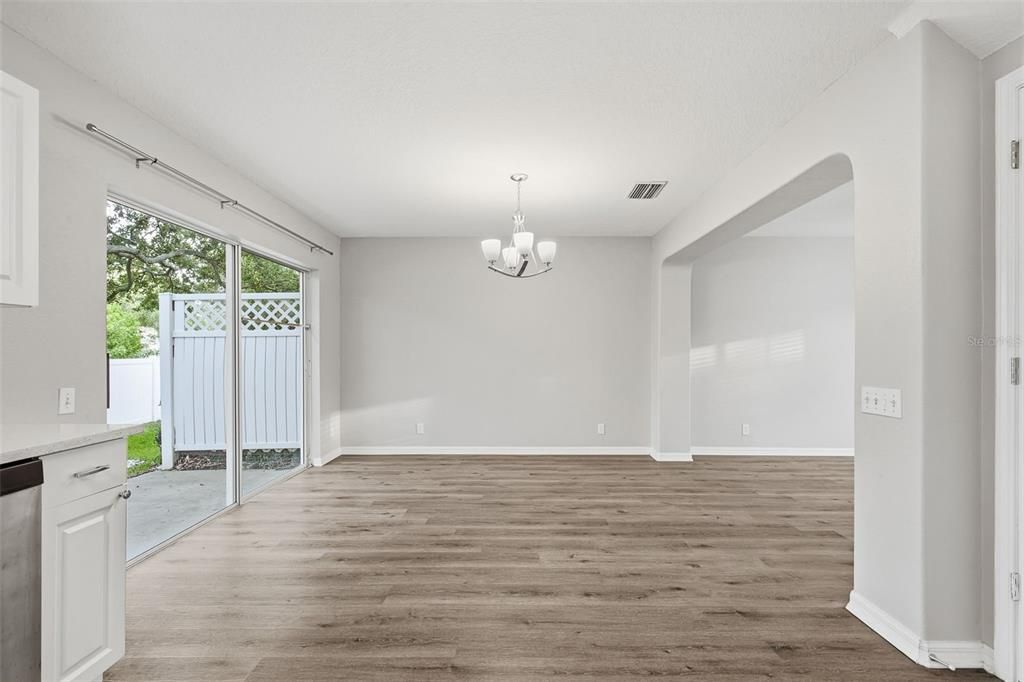 For Sale: $269,900 (2 beds, 1 baths, 1271 Square Feet)