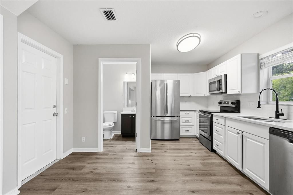 For Sale: $269,900 (2 beds, 1 baths, 1271 Square Feet)