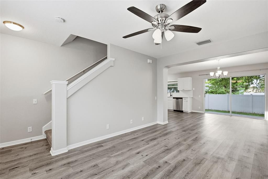 For Sale: $269,900 (2 beds, 1 baths, 1271 Square Feet)