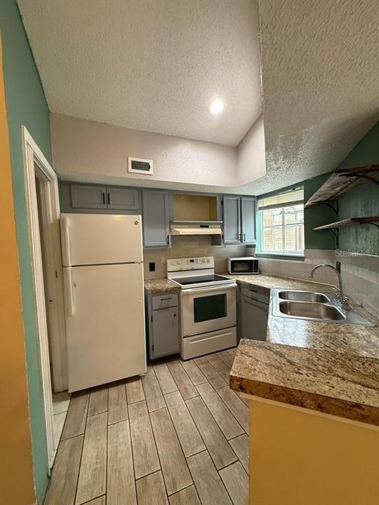 For Rent: $1,500 (2 beds, 2 baths, 864 Square Feet)