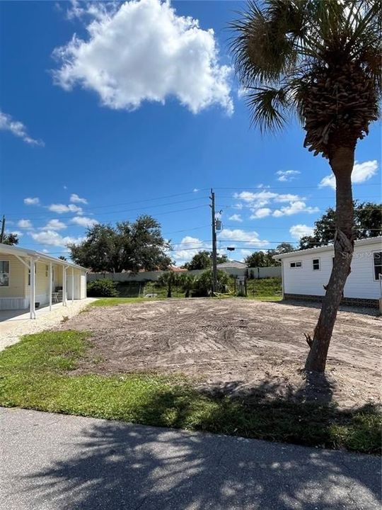 На продажу: $59,000 (0.07 acres)