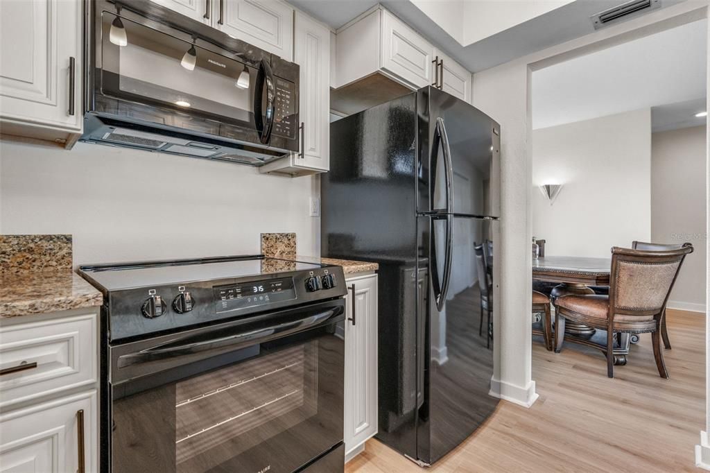 На продажу: $168,000 (2 спален, 2 ванн, 1600 Квадратных фут)