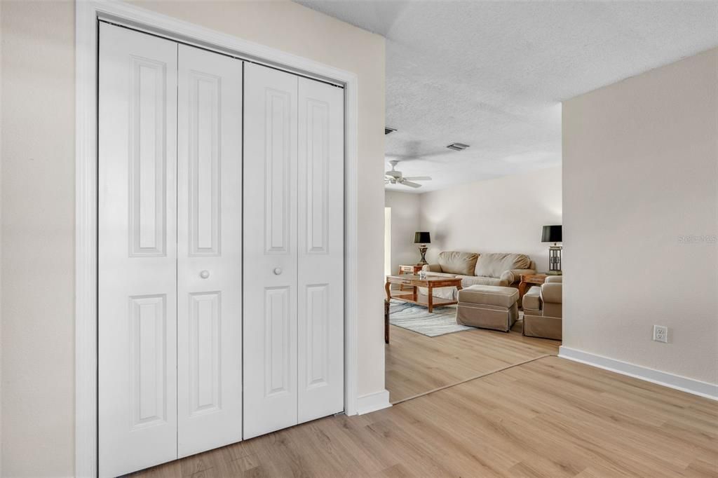 На продажу: $168,000 (2 спален, 2 ванн, 1600 Квадратных фут)