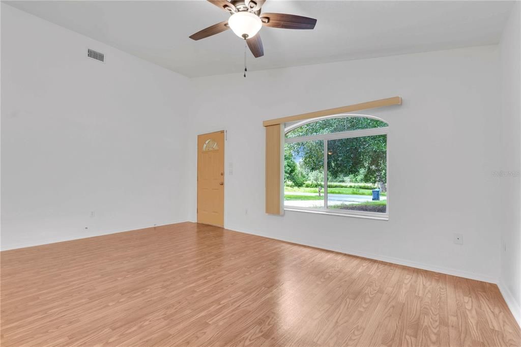 For Sale: $259,999 (3 beds, 2 baths, 1122 Square Feet)