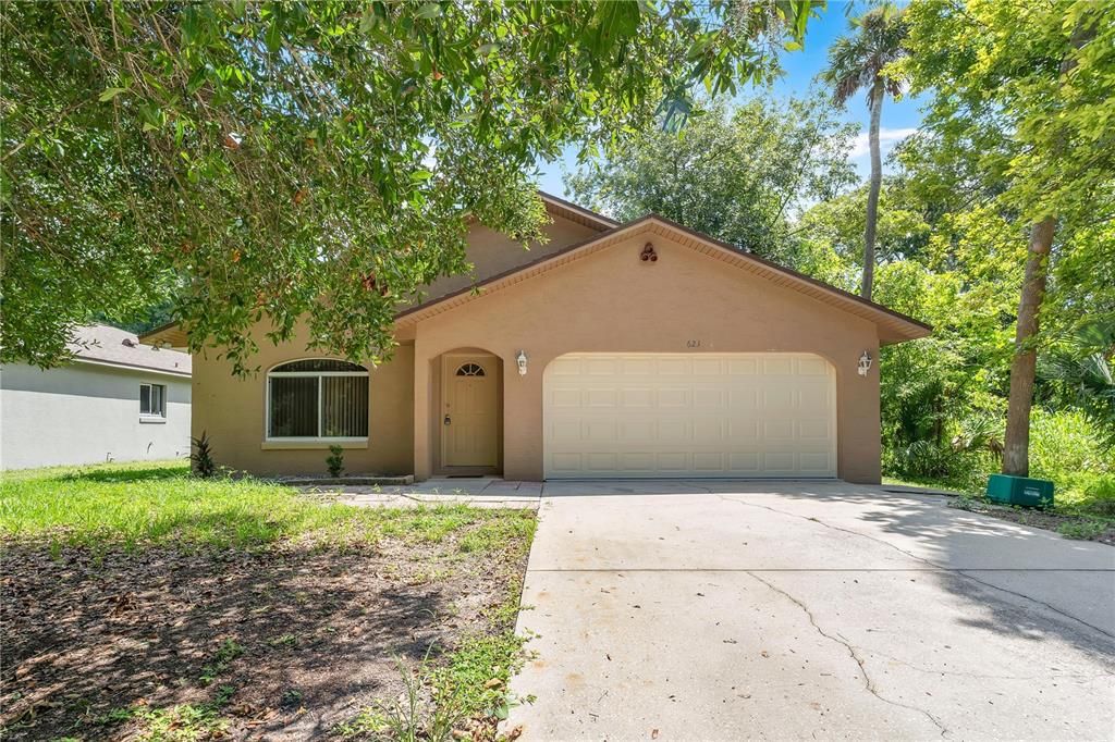 For Sale: $259,999 (3 beds, 2 baths, 1122 Square Feet)
