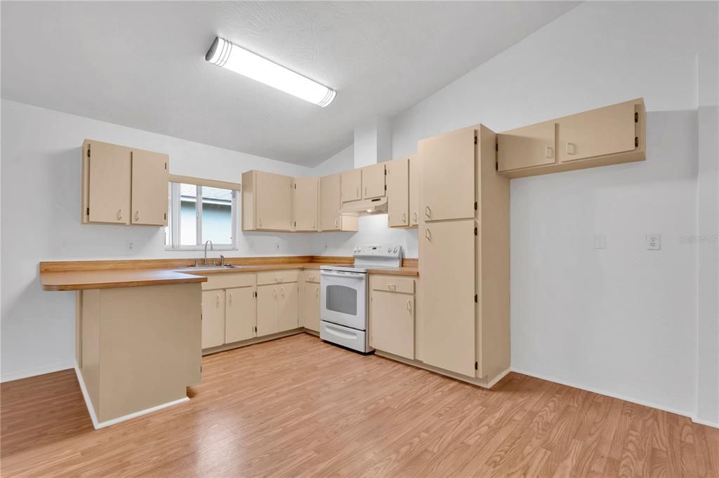 For Sale: $259,999 (3 beds, 2 baths, 1122 Square Feet)