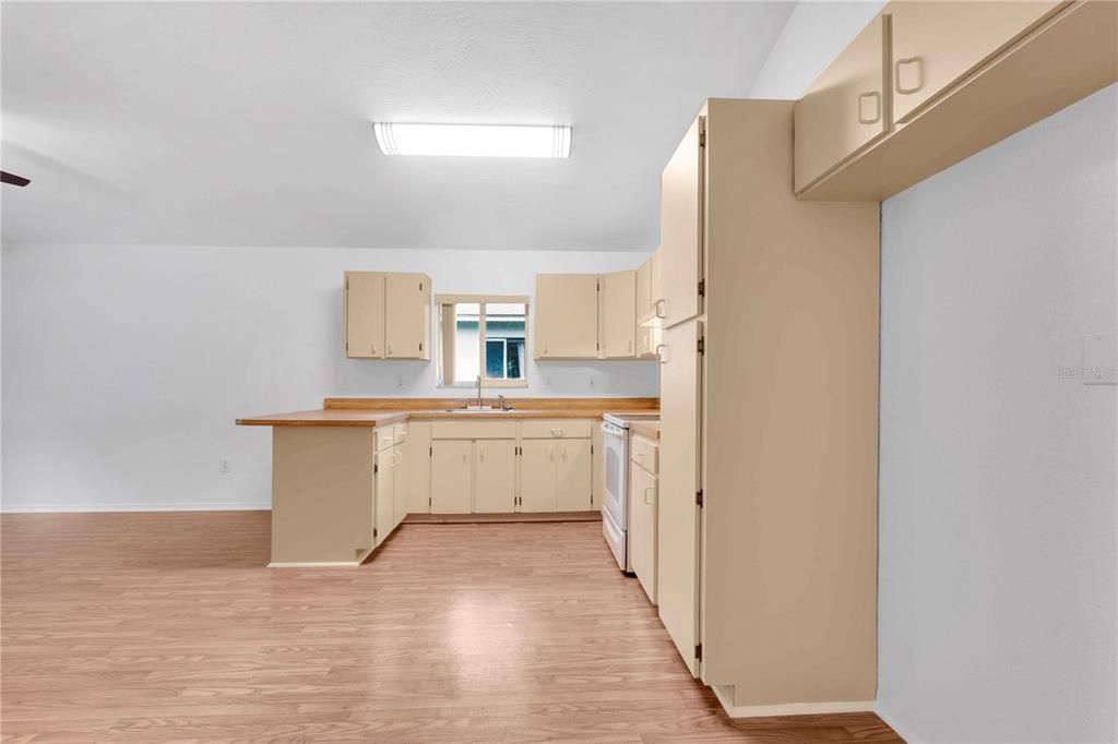 For Sale: $259,999 (3 beds, 2 baths, 1122 Square Feet)