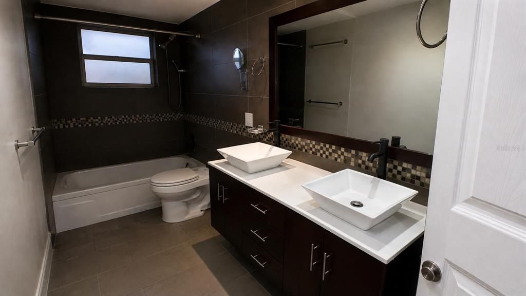 For Sale: $139,900 (1 beds, 1 baths, 730 Square Feet)