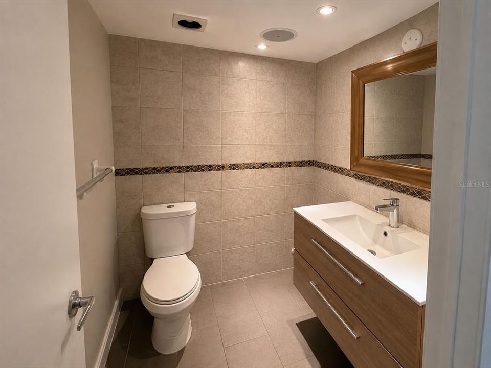 For Sale: $139,900 (1 beds, 1 baths, 730 Square Feet)