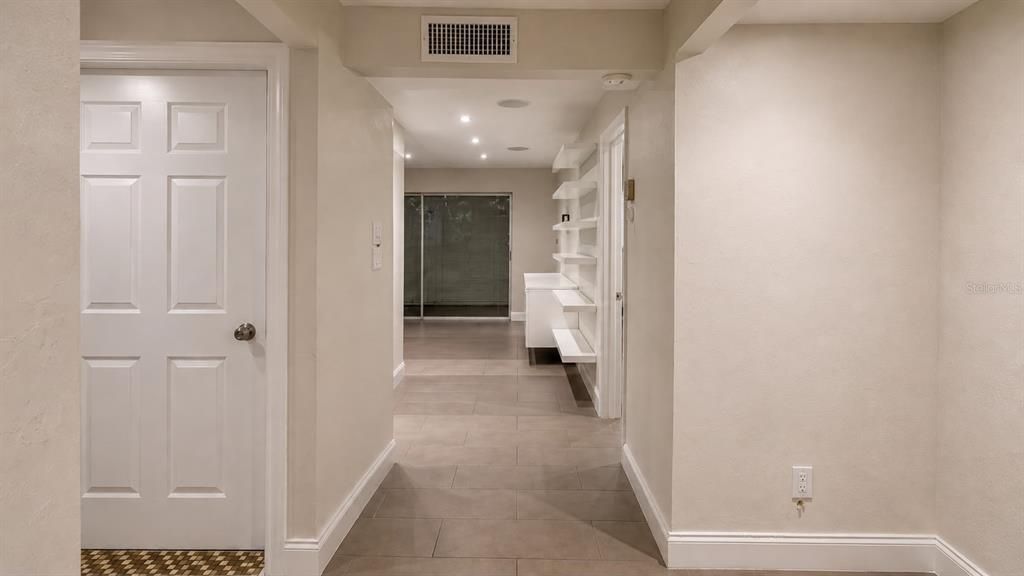 For Sale: $139,900 (1 beds, 1 baths, 730 Square Feet)