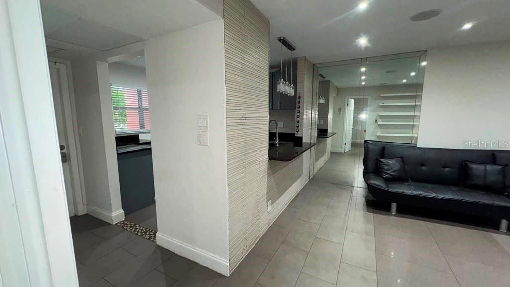 For Sale: $139,900 (1 beds, 1 baths, 730 Square Feet)