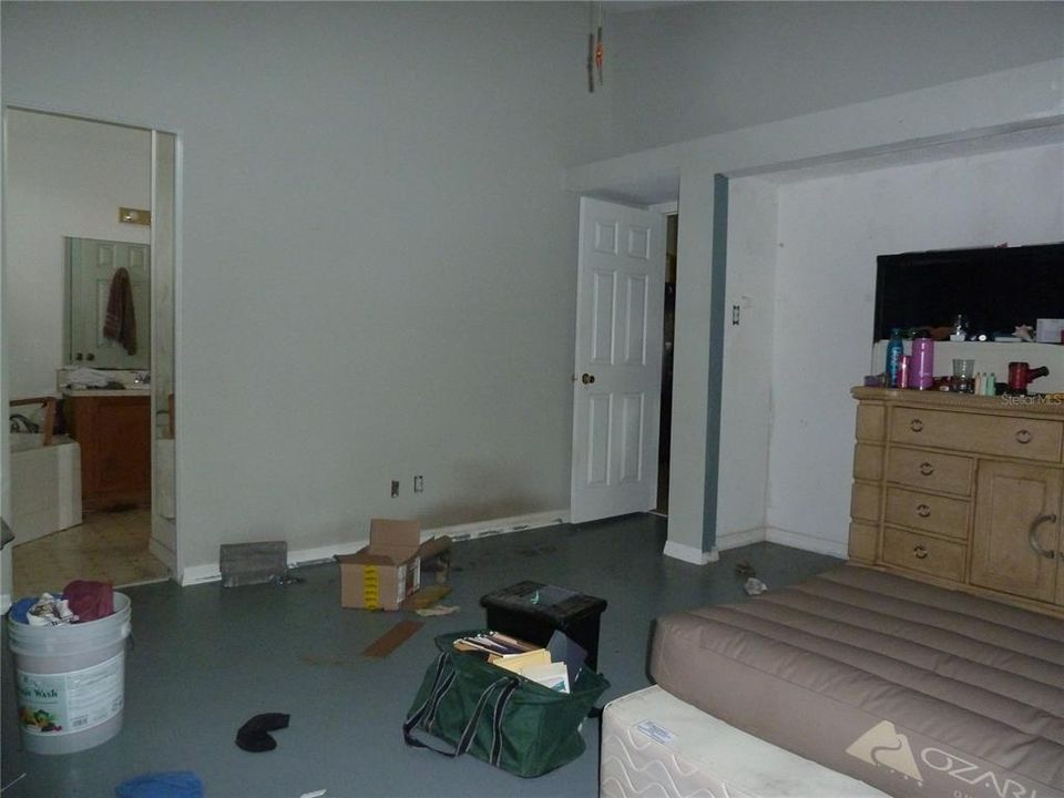 Activo con contrato: $300,000 (3 camas, 2 baños, 1522 Pies cuadrados)
