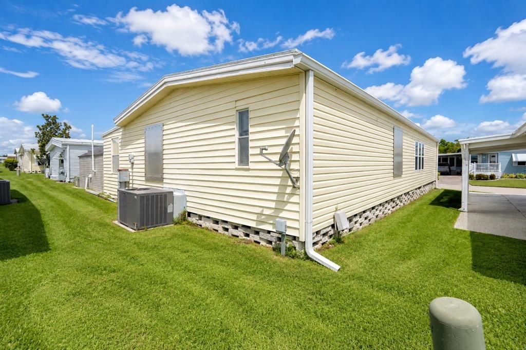 For Sale: $210,000 (2 beds, 2 baths, 1320 Square Feet)