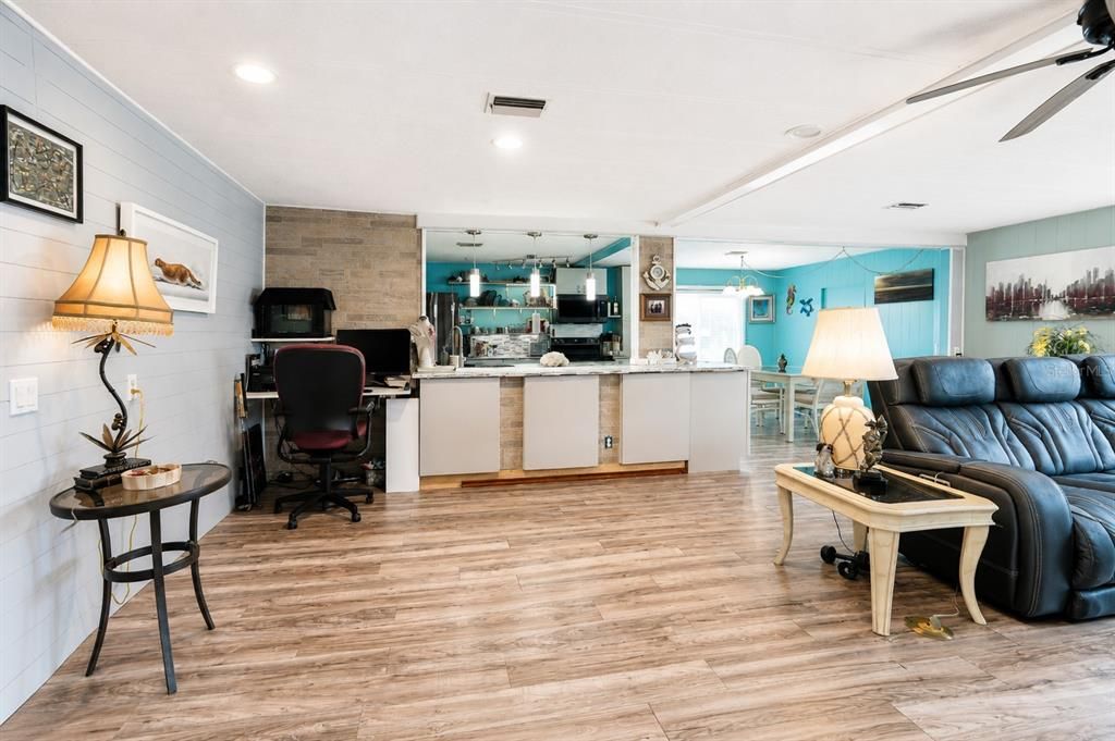 For Sale: $210,000 (2 beds, 2 baths, 1320 Square Feet)