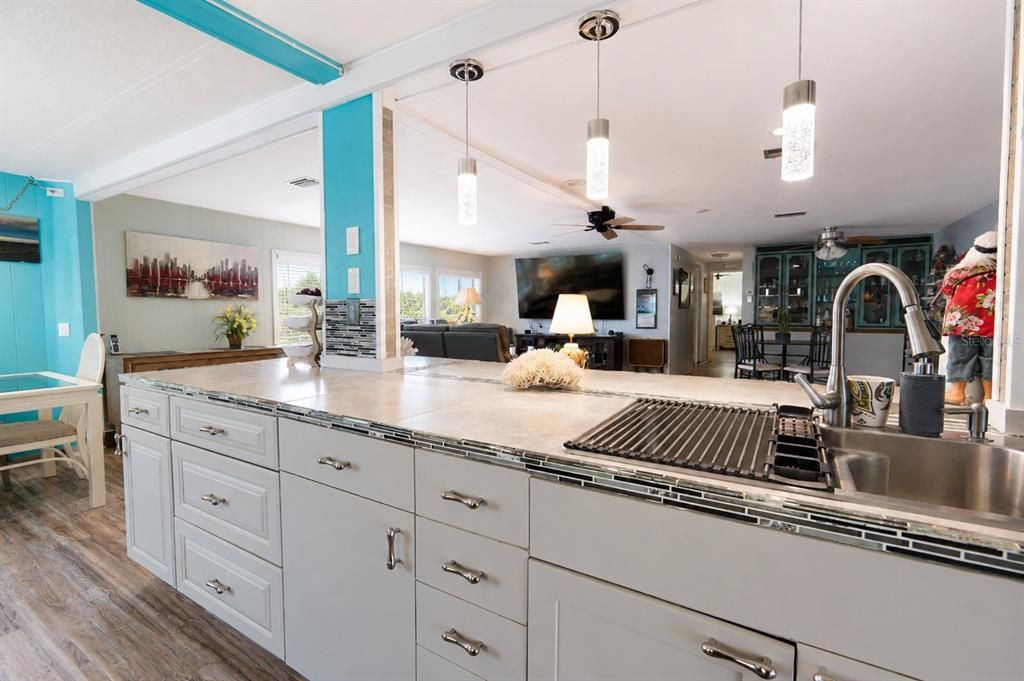 For Sale: $210,000 (2 beds, 2 baths, 1320 Square Feet)