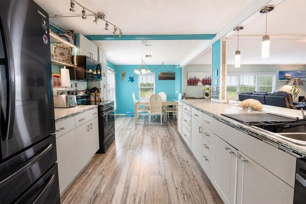 For Sale: $210,000 (2 beds, 2 baths, 1320 Square Feet)