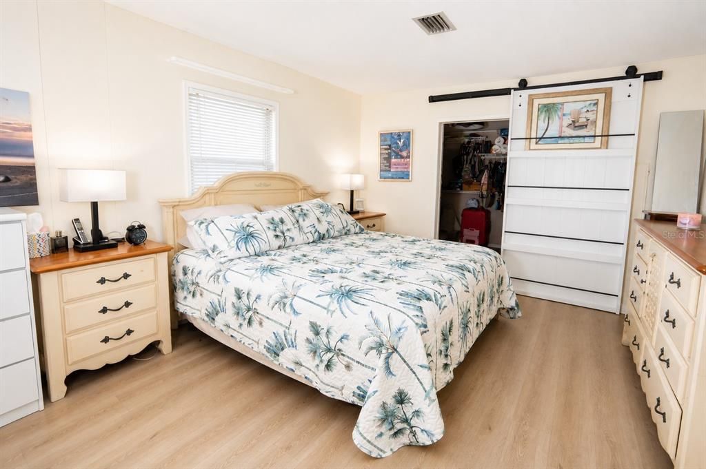 For Sale: $210,000 (2 beds, 2 baths, 1320 Square Feet)