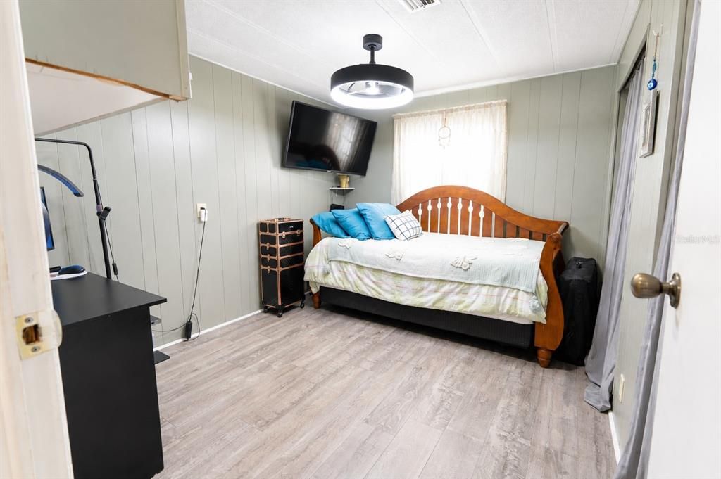 For Sale: $210,000 (2 beds, 2 baths, 1320 Square Feet)