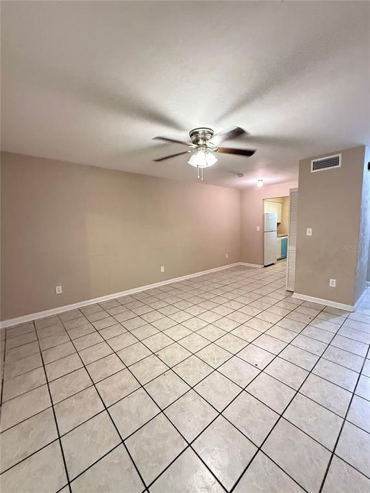For Rent: $1,250 (2 beds, 1 baths, 1008 Square Feet)