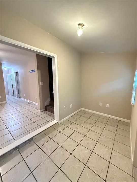 For Rent: $1,250 (2 beds, 1 baths, 1008 Square Feet)