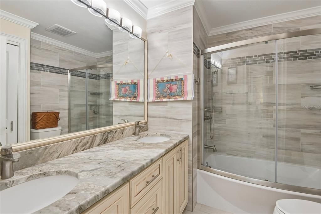 En Venta: $319,000 (2 camas, 2 baños, 1070 Pies cuadrados)