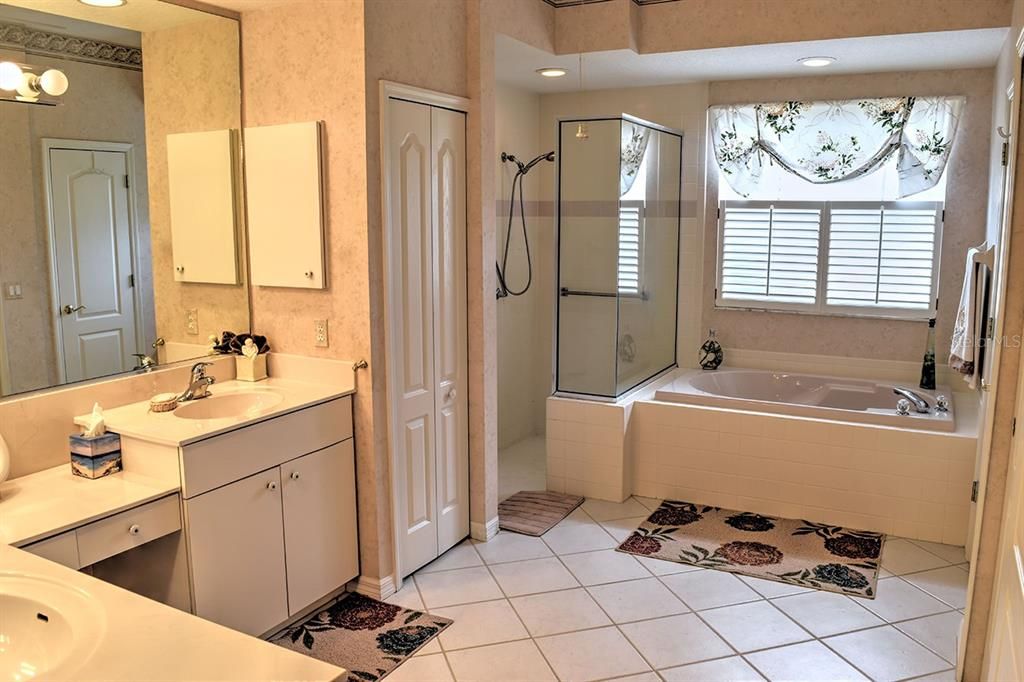 For Sale: $699,000 (3 beds, 2 baths, 2366 Square Feet)