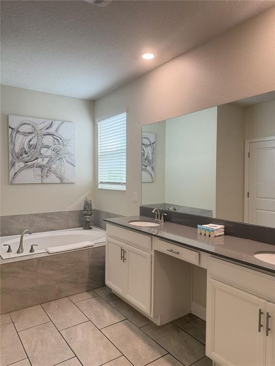 For Sale: $619,900 (5 beds, 5 baths, 2996 Square Feet)
