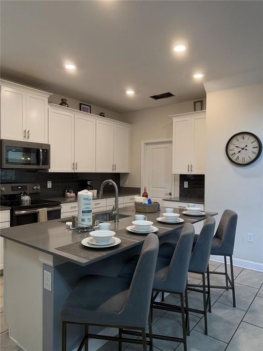 For Sale: $619,900 (5 beds, 5 baths, 2996 Square Feet)
