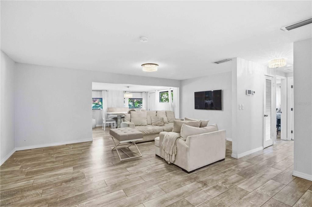 For Sale: $330,000 (4 beds, 3 baths, 1920 Square Feet)