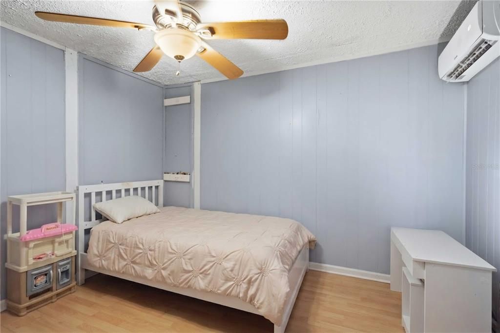 For Sale: $330,000 (4 beds, 3 baths, 1920 Square Feet)