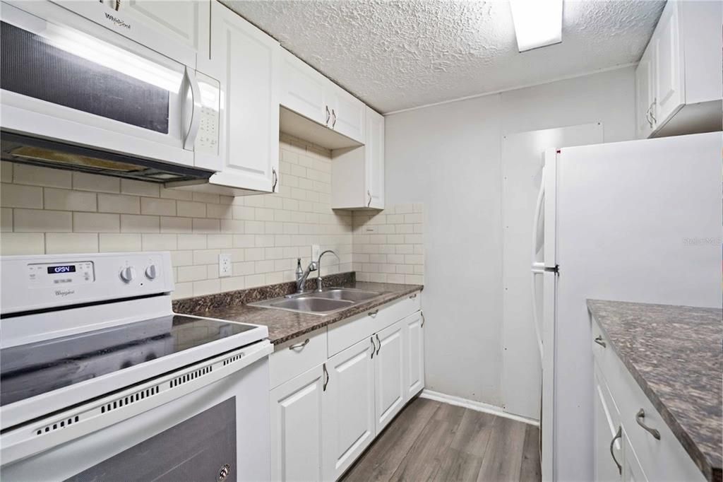 For Sale: $330,000 (4 beds, 3 baths, 1920 Square Feet)