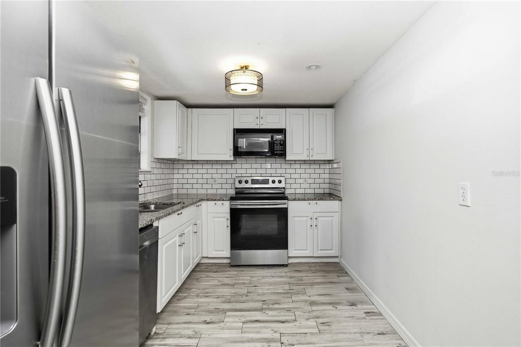 For Sale: $330,000 (4 beds, 3 baths, 1920 Square Feet)