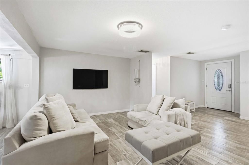 For Sale: $330,000 (4 beds, 3 baths, 1920 Square Feet)