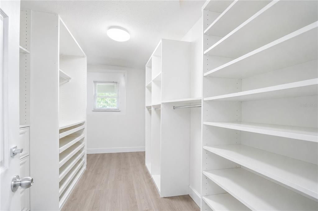 For Sale: $330,000 (4 beds, 3 baths, 1920 Square Feet)