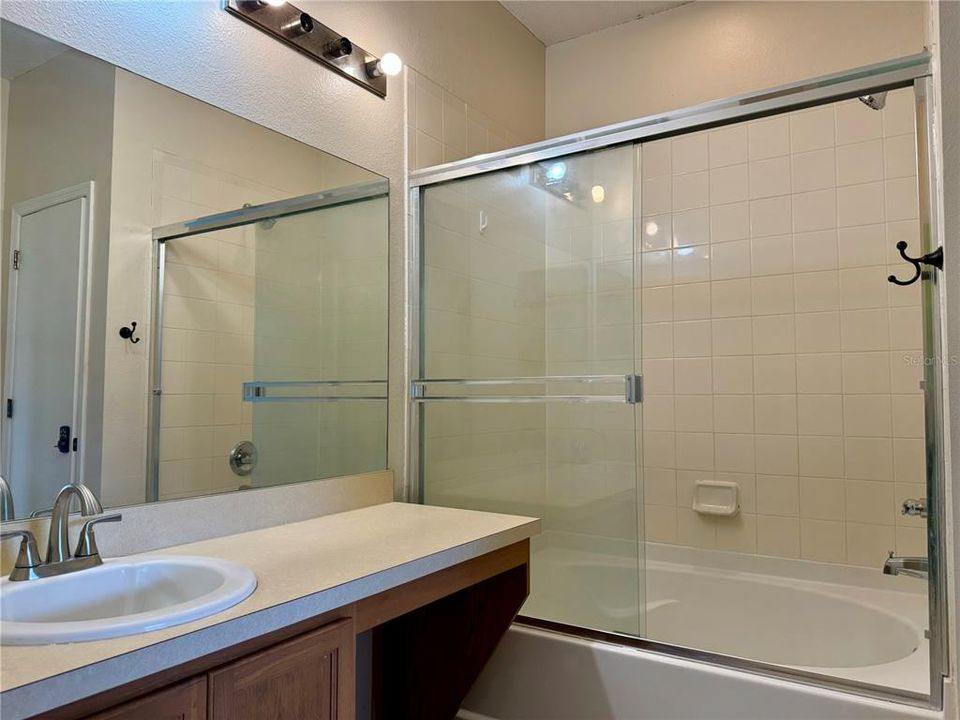 For Rent: $2,300 (3 beds, 2 baths, 1672 Square Feet)