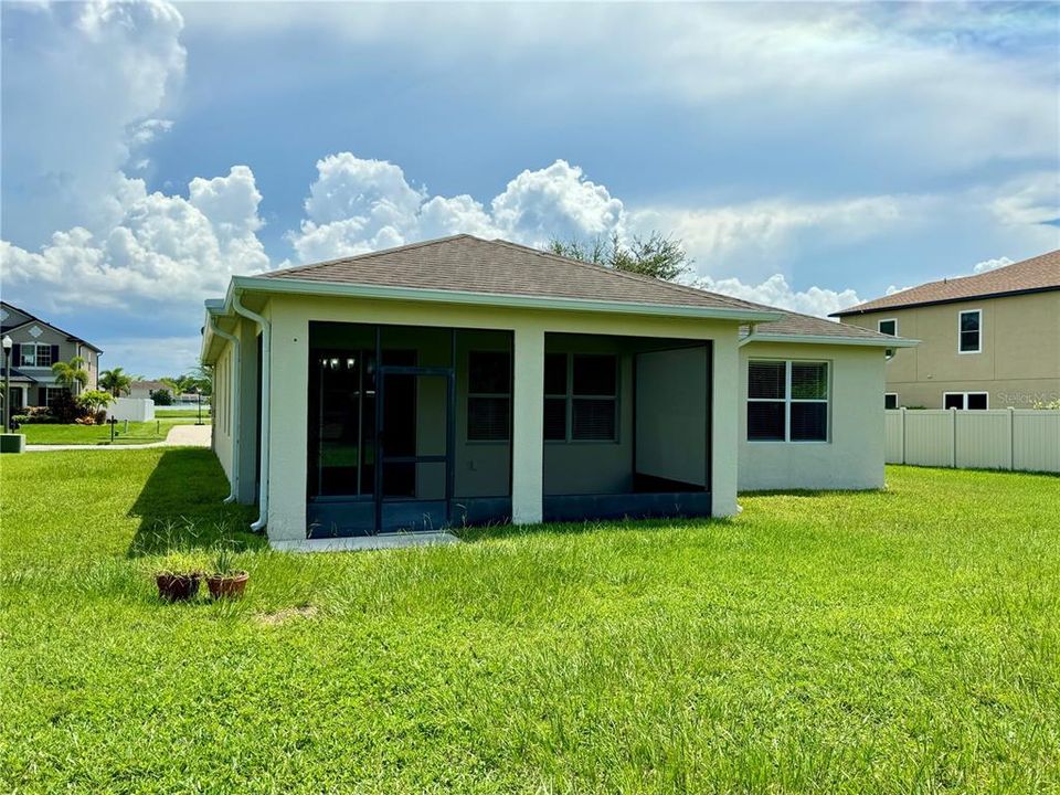 For Rent: $2,300 (3 beds, 2 baths, 1672 Square Feet)