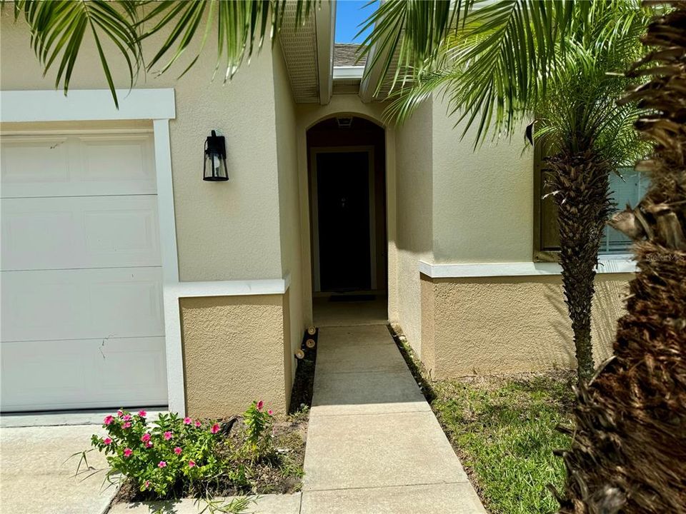For Rent: $2,300 (3 beds, 2 baths, 1672 Square Feet)