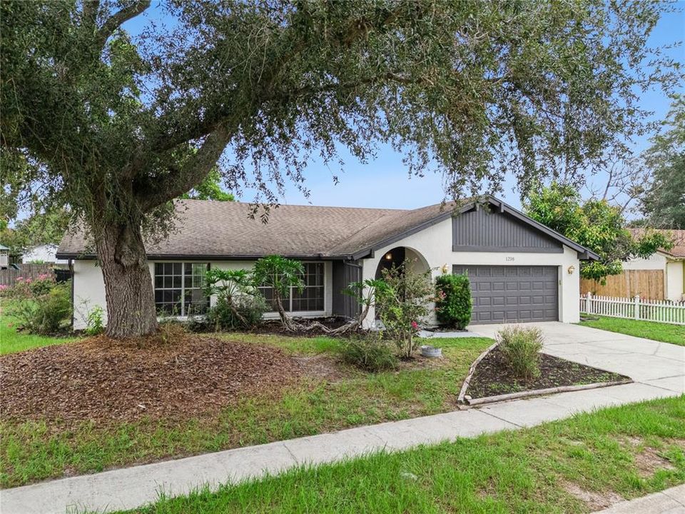 For Sale: $435,000 (3 beds, 2 baths, 2116 Square Feet)