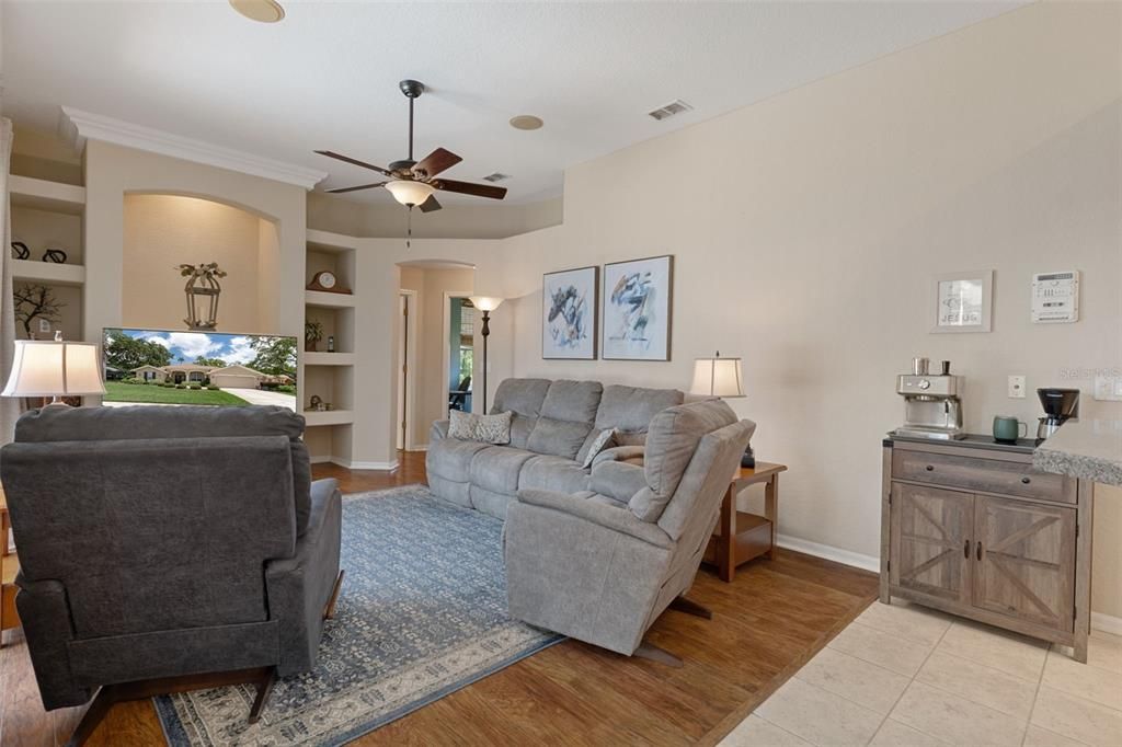 For Sale: $448,700 (3 beds, 2 baths, 2004 Square Feet)