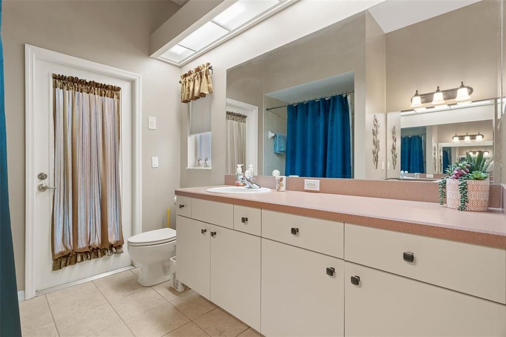 For Sale: $448,700 (3 beds, 2 baths, 2004 Square Feet)