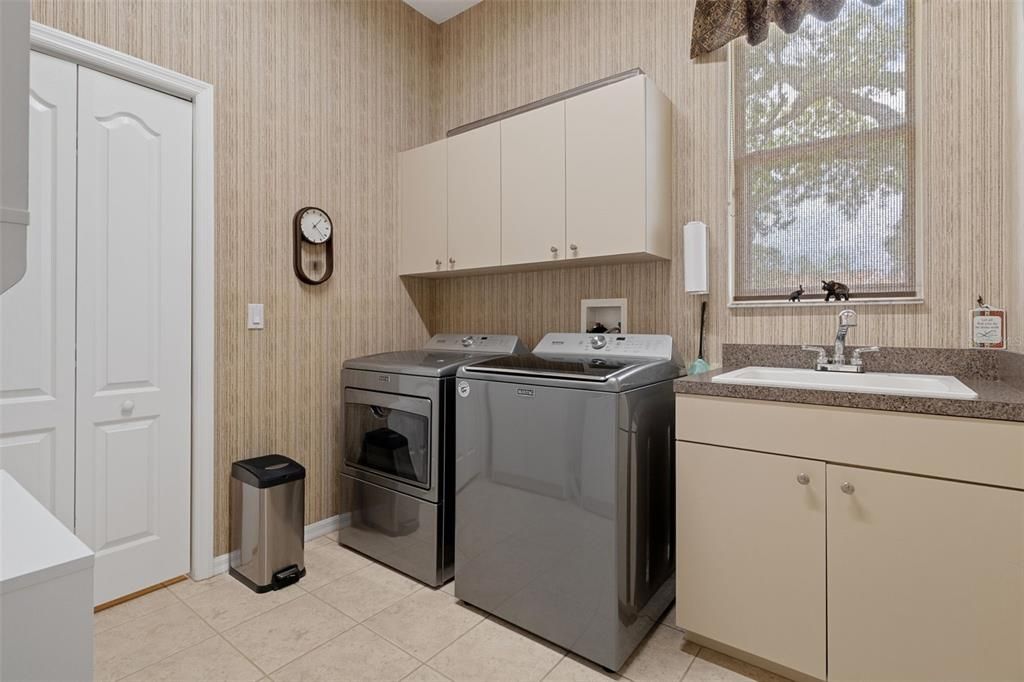 For Sale: $448,700 (3 beds, 2 baths, 2004 Square Feet)