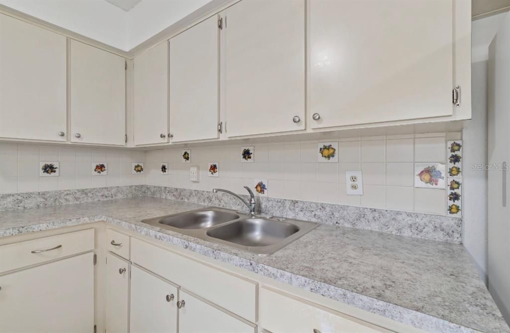 For Sale: $369,900 (3 beds, 2 baths, 1188 Square Feet)