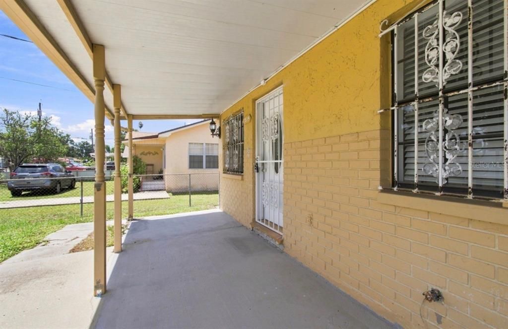 For Sale: $369,900 (3 beds, 2 baths, 1188 Square Feet)