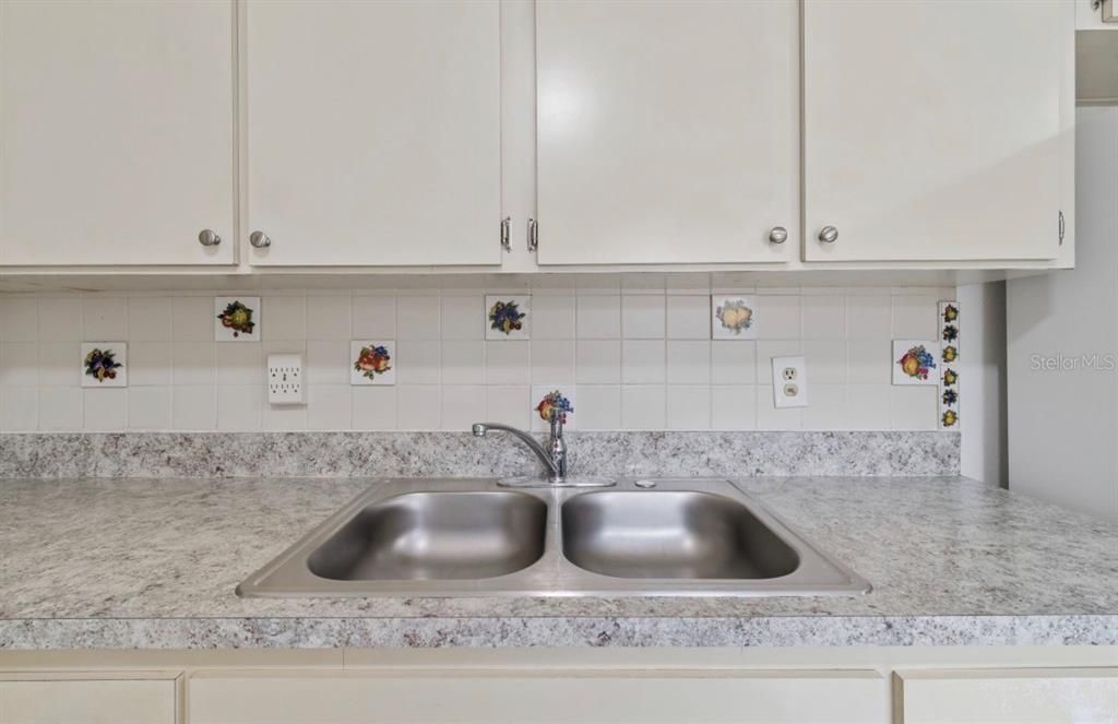 For Sale: $369,900 (3 beds, 2 baths, 1188 Square Feet)