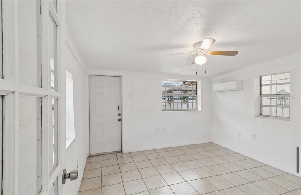 For Sale: $369,900 (3 beds, 2 baths, 1188 Square Feet)
