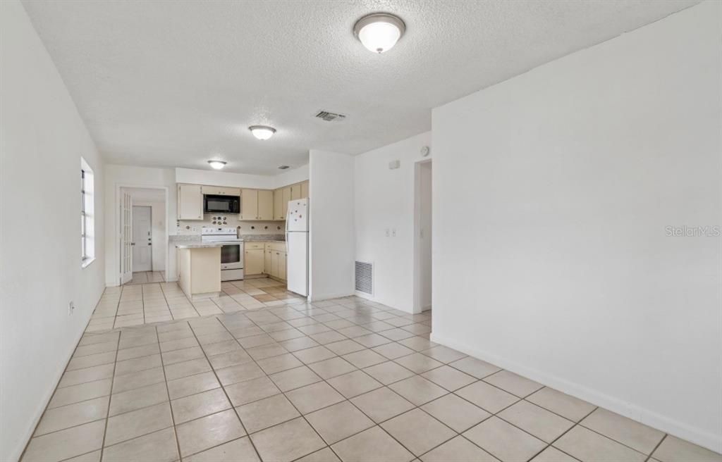 For Sale: $369,900 (3 beds, 2 baths, 1188 Square Feet)