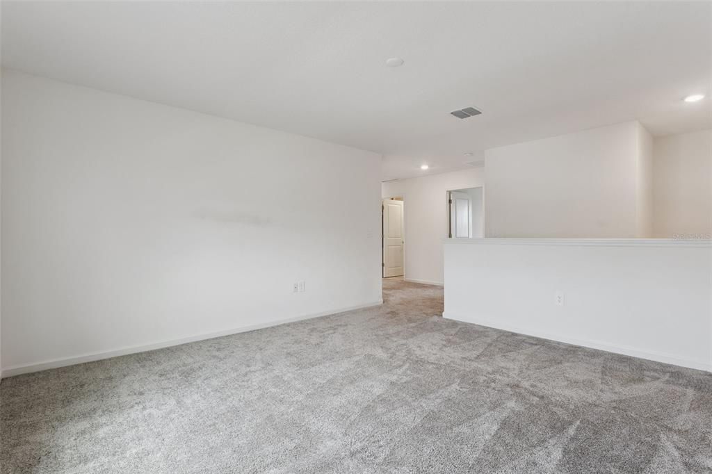 En Venta: $370,000 (4 camas, 2 baños, 2645 Pies cuadrados)